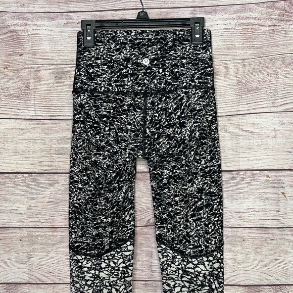 Lululemon Wunder Under High Rise Black and White Activewear Leggings Size 4 - Picture 9 of 11